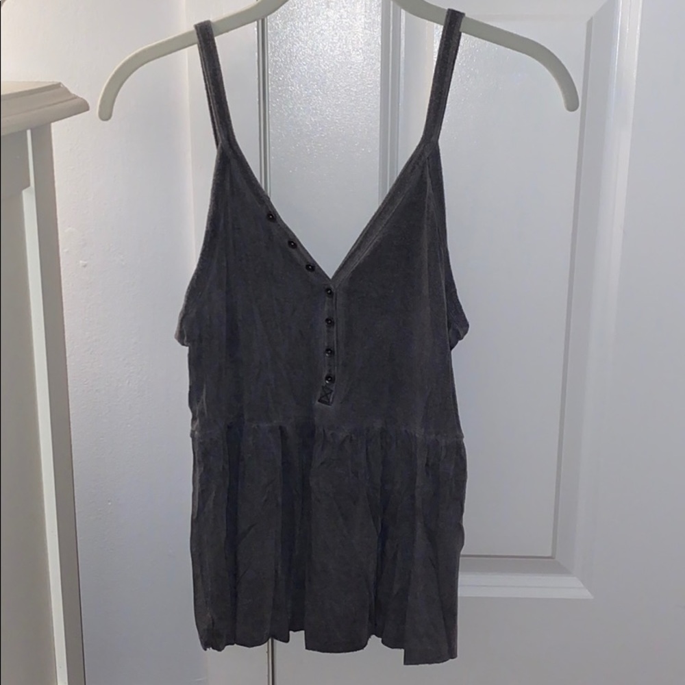 Gray button tank